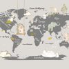 Tapeta ze zwierzątkami i mapą świata